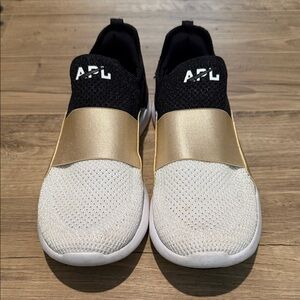 APL techloom bliss knit running shoe